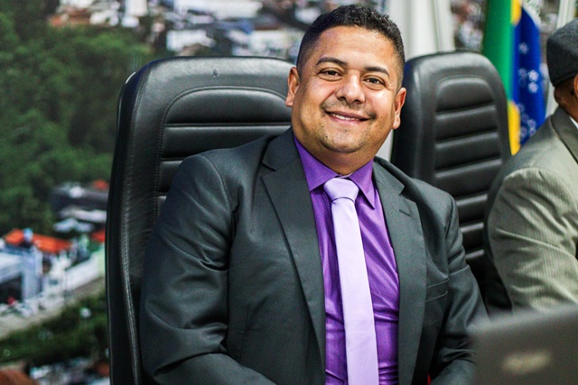 Tinho solicita asfaltamento de ruas e avenidas na Urbis, Espírito Santo, Vila Aeroporto e Jequiezinho