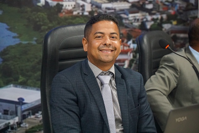 Tinho solicita especial atenção para obras urbanas em favor de várias localidades