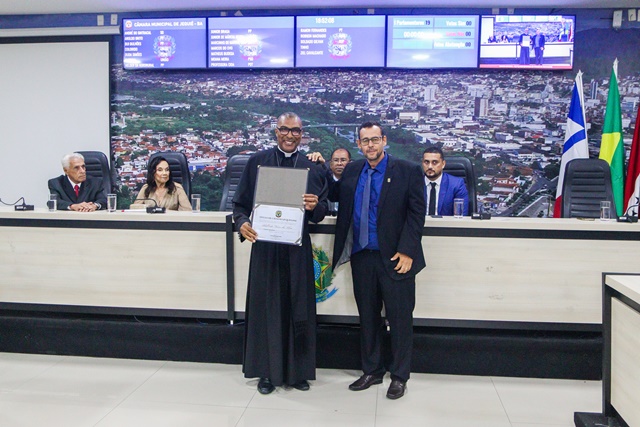 Título de Cidadania Jequieense é entregue ao Padre Adalberto Neves