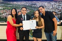 Vereador Gutinha homenageia Pérolla Salles