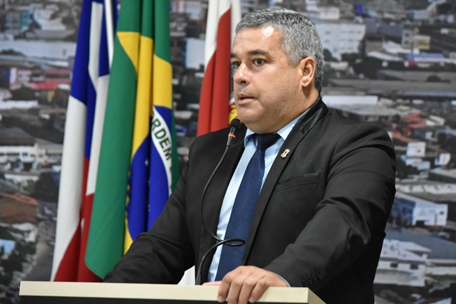Vereador Marcinho solicita revitalização da Praça do Inocoop