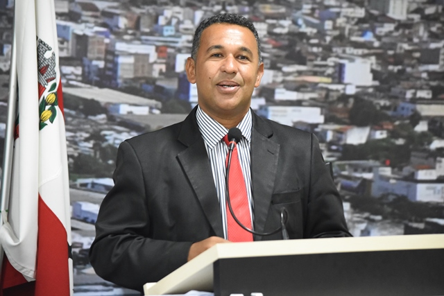 Vereador Sidney Magal cobra esgotamento sanitário para a Rua L do Lot. Santa Luz