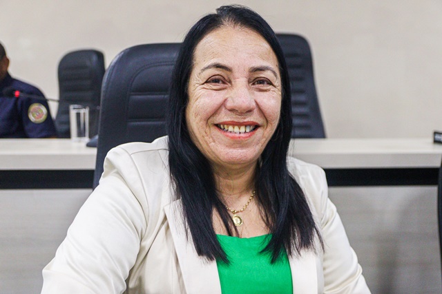 Vereadora Professora Cida solicita imediata requalificação do Centro de Cultura