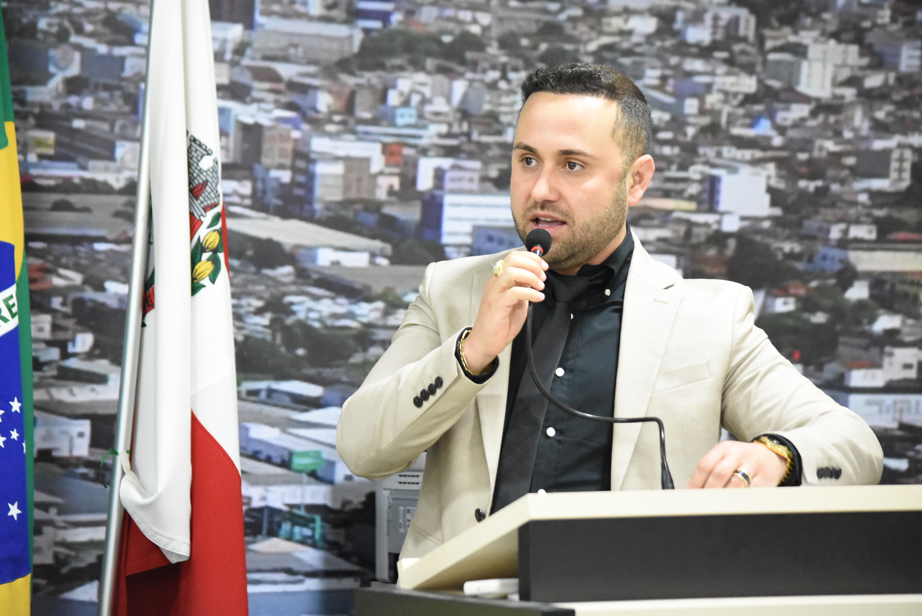 Walmiral Marinho pede instalação de Internet gratuita para os comerciantes do Ceavig