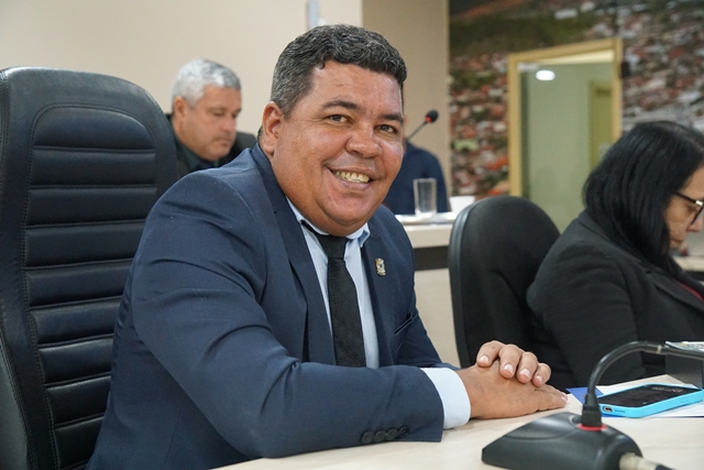 Ziel Cavalcante solicita implantação de clínica veterinária municipal equipada com farmácia