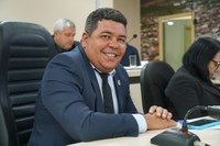 Ziel Cavalcante solicita implantação de clínica veterinária municipal equipada com farmácia